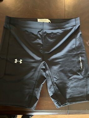 Under armour compression shorts women  size 2XL heat gear